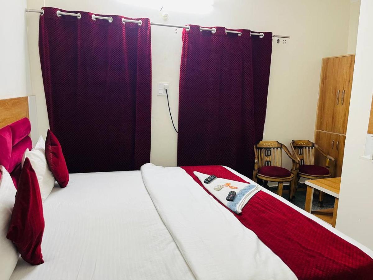 Hotel Raj - Near Railway Station ハリドワール エクステリア 写真